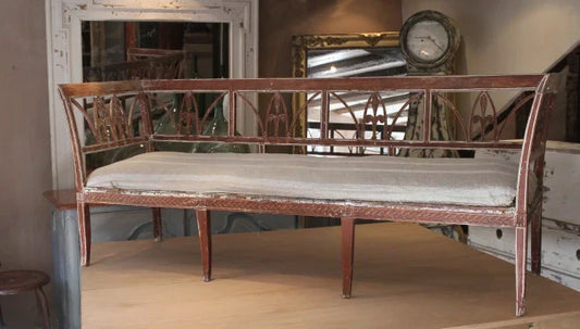 INTERIOR DESIGN – FRENCH AND SWEDISH ANTIQUES.
