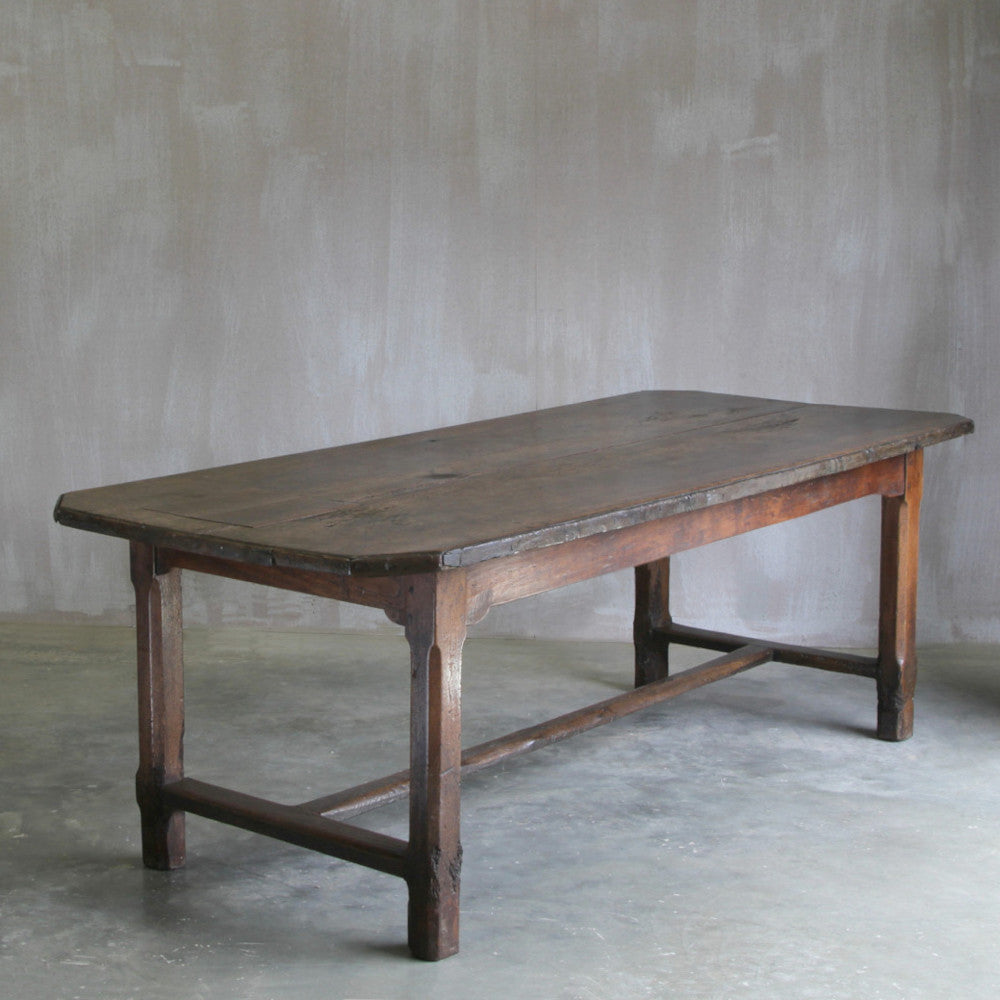 A clear side view of the French farmhouse table showing the legroom avaialble