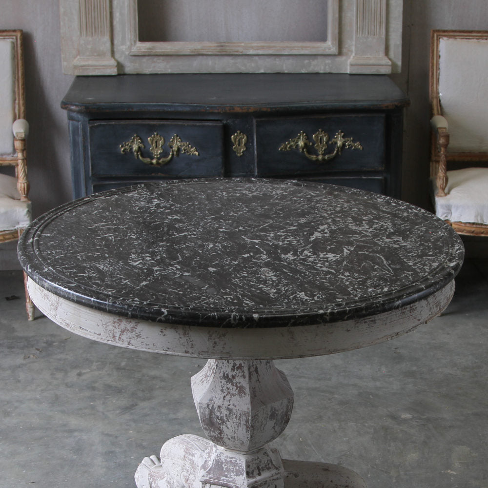 Gueridon table