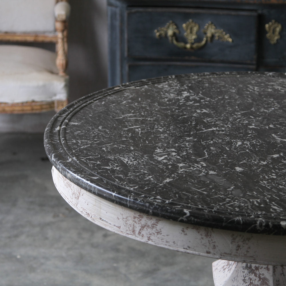 Gueridon table