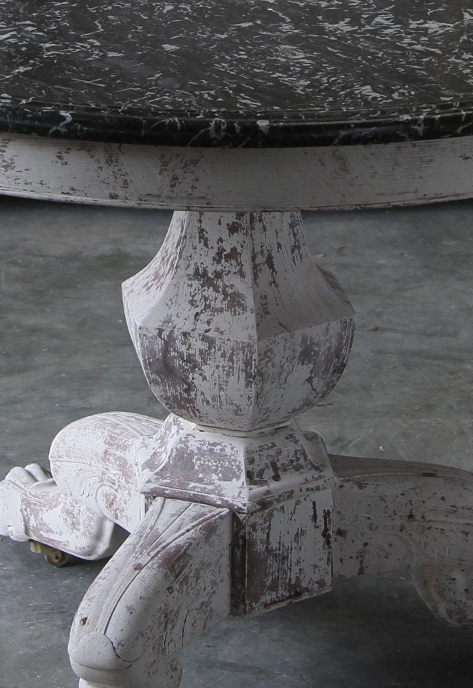 Gueridon table