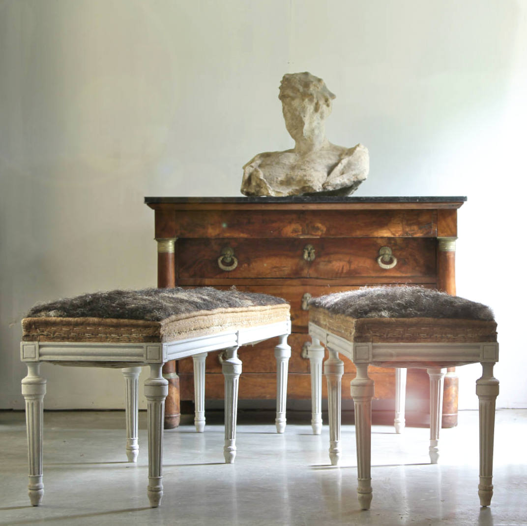 Period upholstered bench with reeded leg