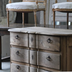 Early elm commode