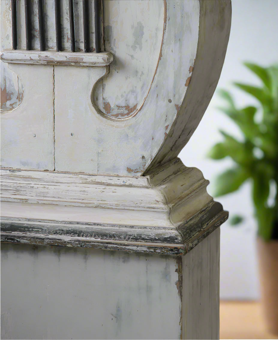 Wonderful original textured white paint 